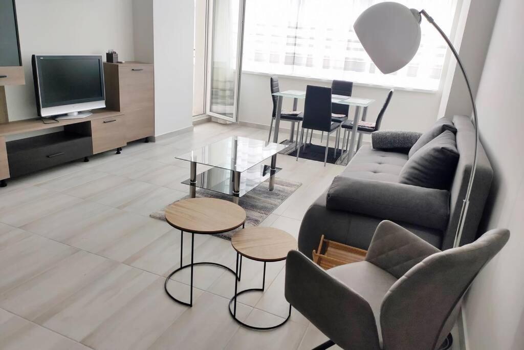 Plaza Apartman - City Center, Free Parking, Free Wifi Debrecen Buitenkant foto